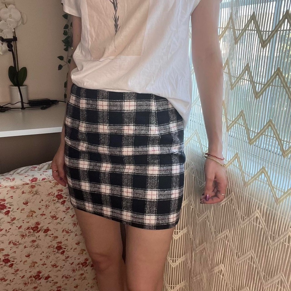 Forever 21 Black White Red Plaid Skirt